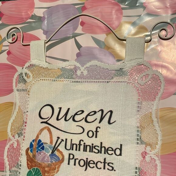 Queen of Unfinished Projects hanging cloth sign with lace border & white hanger - Picture 4 of 10